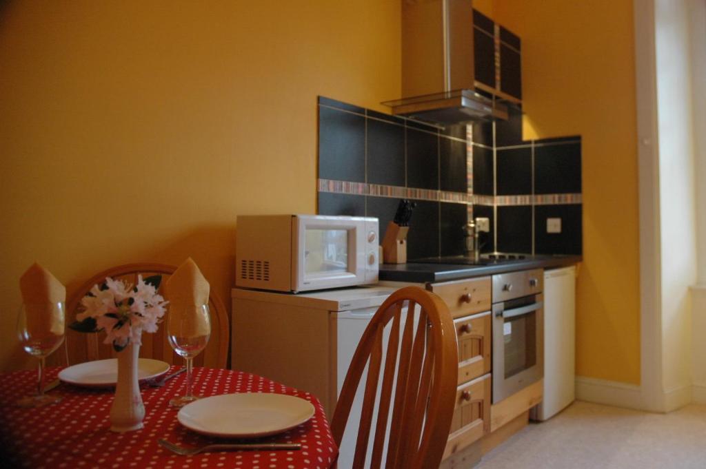 Palace Residential Lets Edinburgh Room photo